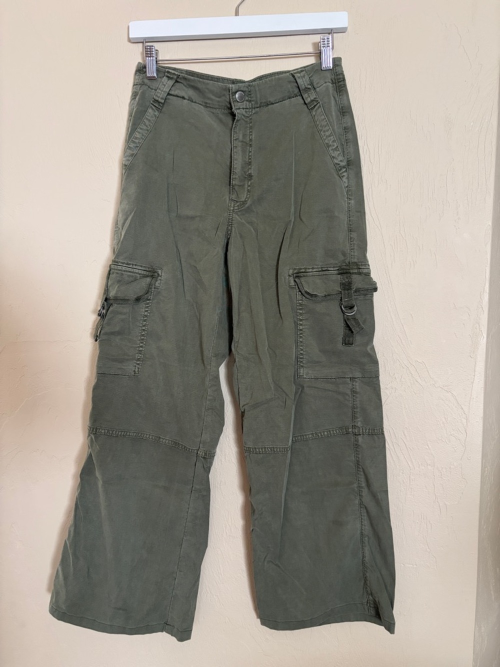 American Eagle Outfitters Olive Green Wide Leg Cargo Pants 2 SHORT